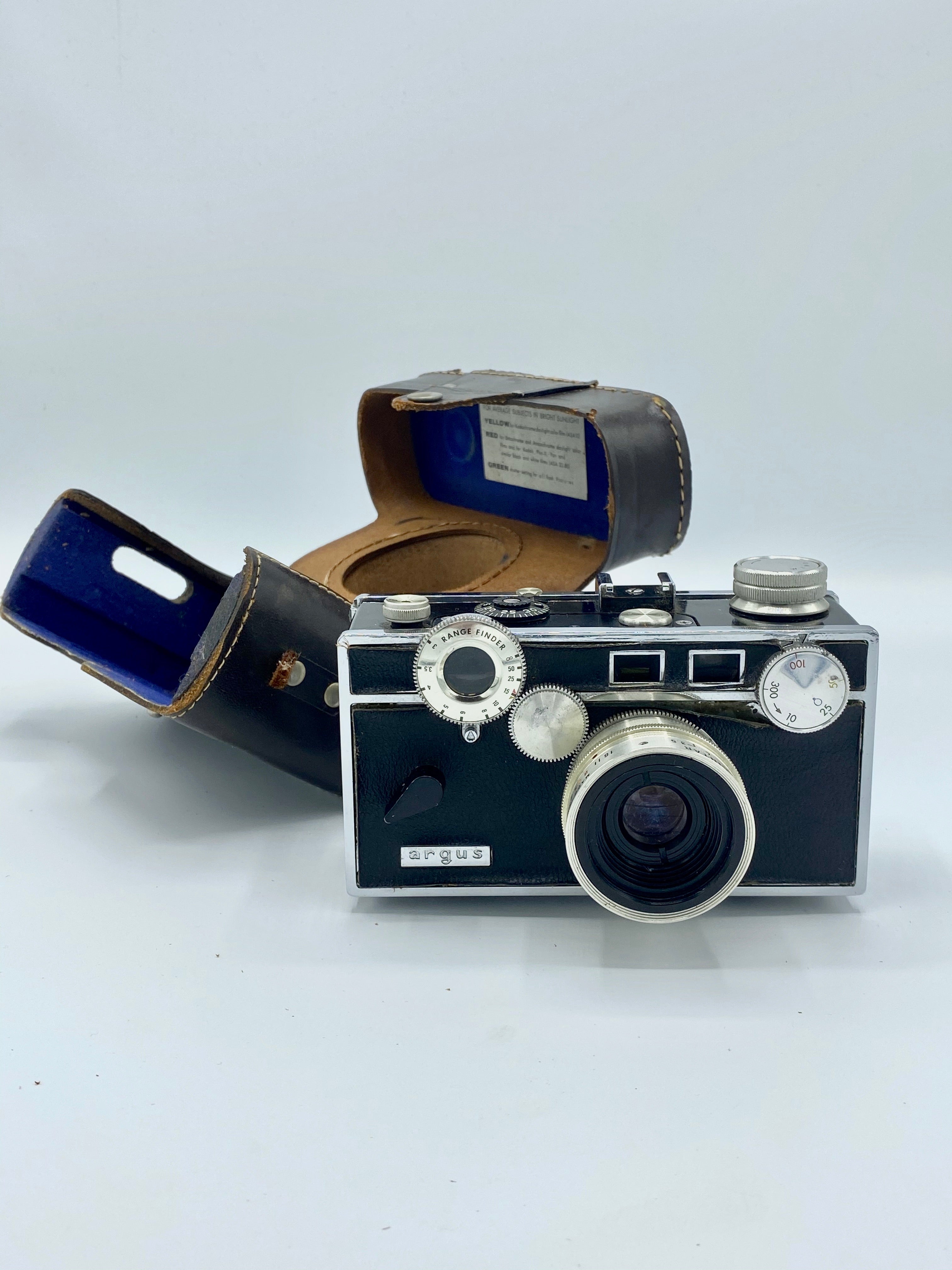 Argus 35mm Range Finder Camera & Leather Case